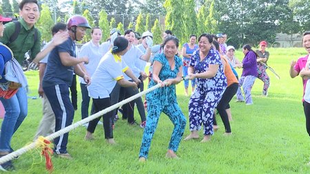 Các VĐV tham gia sôi nổi Đại hội TDTT.   