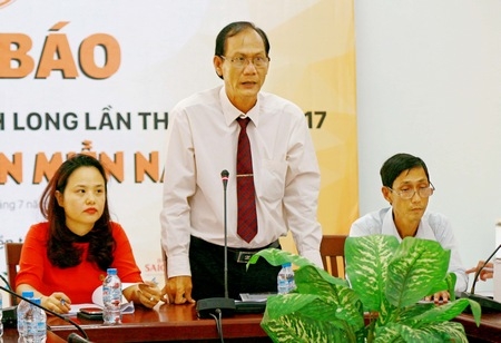 Ông Nguyễn Thanh An- Phó Giám đốc Sở Văn hóa, Thể thao và Du lịch tỉnh Vĩnh Long phát biểu trong buổi họp báo.