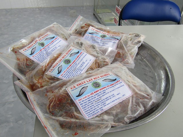 Anh Võ Đình Chiến đang quyết tâm đưa sản phẩm cá thát lát rút xương xuất khẩu ra thị trường quốc tế.