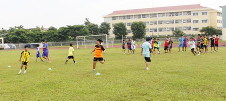 Những bài tập cùng môn bóng đá.