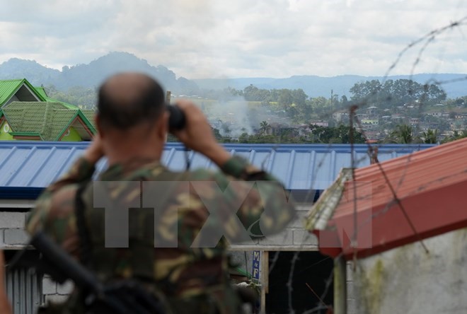 Binh sỹ Philippines làm nhiệm vụ trong cuộc chiến chống khủng bố tại Marawi ngày 26/6. (Nguồn: AFP/TTXVN)