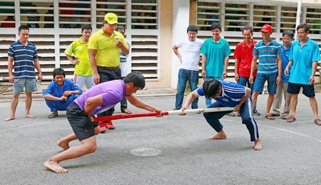 Môn đẩy gậy tranh tài với 6 bộ HC của nam và nữ.