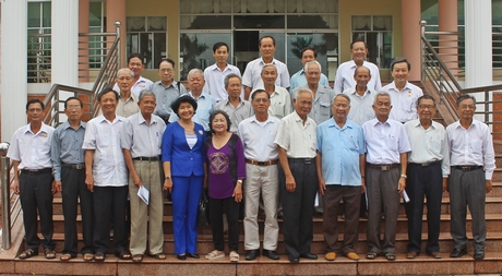 Lãnh đạo, cán bộ Ban Tuyên giáo Tỉnh ủy qua các thời kỳ họp mặt và chụp ảnh lưu niệm nhân ngày truyền thống ngành tuyên giáo của Đảng năm 2017.