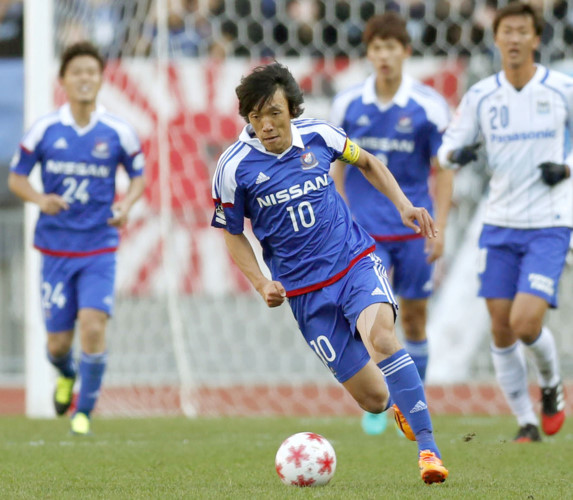 Shunsuke Nakamura (1978): Sắp bước sang tuổi 40 nhưng tiền vệ có tài đá phạt “thần sầu” này vẫn đang chinh chiến ở quê hương Nhật Bản cùng Júbilo Iwata. 