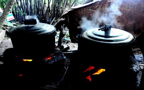 Bánh được nấu khoảng 3-4 tiếng là chín