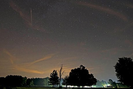 Mưa sao băng Perseids năm 2016. Ảnh: Earthsky.