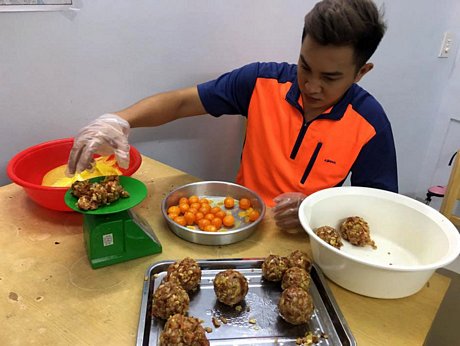 Bánh trung thu handmade đã góp phần làm phong phú thêm thị trường bánh cho mùa trung thu này.