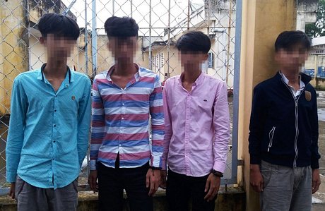 Nhiều em còn trong độ tuổi đi học nhưng bị dụ dỗ trở thành con nghiện.
