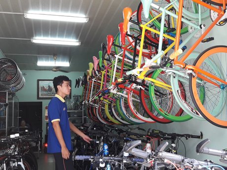 Xe đạp được nhiều phụ huynh chọn làm phương tiện đi học cho con em mình.