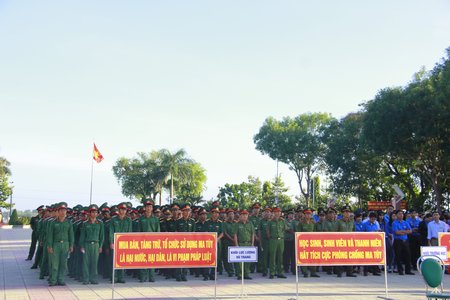 Ra quân phòng chống ma túy.