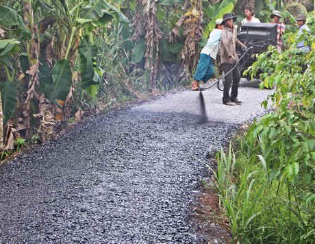 Việc xây dựng và nâng chất tiêu chí giao thông đang được nhiều địa phương tích cực thực hiện để kịp về đích theo đúng lộ trình đề ra.