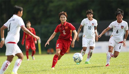 Việt Nam (đỏ) đang thẳng tiến trên đường chinh phục ngôi cao nhất ở SEA Games năm nay. Ảnh: Lâm Thoả.