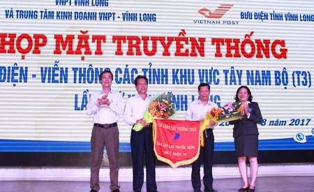  Bàn giao việc tổ chức họp mặt cán bộ bưu điện- viễn thông các tỉnh khu vực Tây Nam bộ lần XI cho tỉnh Sóc Trăng.