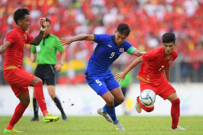 U-22 Myanmar (áo đỏ) đã có trận thua vô cùng đáng tiếc trước Thái Lan. Ảnh: GOAL.COM