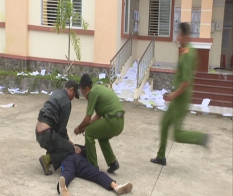 Thực binh tiêu diệt bạo loạn có vũ trang.