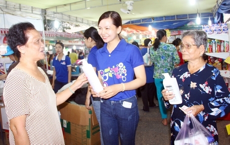 Phiên chợ giúp người tiêu dùng an tâm khi mua hàng.