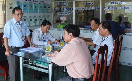 Đội kiểm tra liên ngành số 2 làm việc tại xã Thành Trung. 