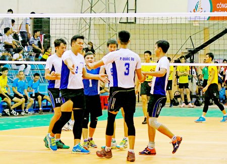  Niềm vui chiến thắng 3-1 của đội Long An trước XSKT Vĩnh Long.