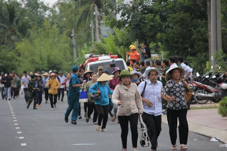  Sơ tán người dân đến nơi an toàn.