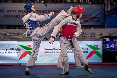 Kim So-hui (giáp xanh) phản công xuất sắc bằng những cú đá hiểm hóc để giành chiến thắng 14-5.