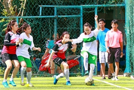 Trận tranh hạng ba bóng đá nữ, Cà Mau thắng Sóc Trăng 1-0.