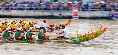 Đua ghe ngo- môn thể thao hấp dẫn của người dân Khmer vùng ĐBSCL.