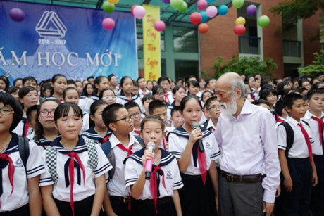 Biết bao thế hệ học sinh sẽ còn nhớ mãi người thầy trong những ngày khai giảng với lời chia sẻ tâm huyết: 