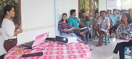   Lớp tập huấn chuyển giao kỹ thuật, giúp nông dân phát triển sản xuất. 