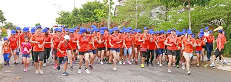 90 tay đua nữ xuất phát cự ly 3m.