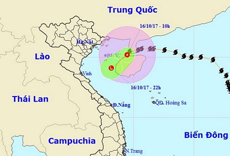 Vị trí và hướng đi của cơn bão Khanun. Ảnh: NCHMF.