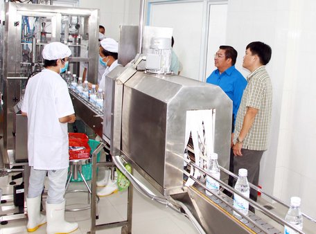 Máy móc, thiết bị tiên tiến giúp cơ sở nâng cao năng suất, chất lượng.