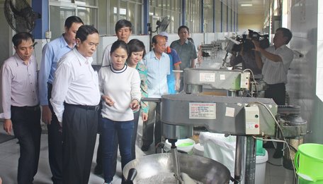Đoàn đi thực tế tại Công ty TNHH Sơn Hải- Vĩnh Long.