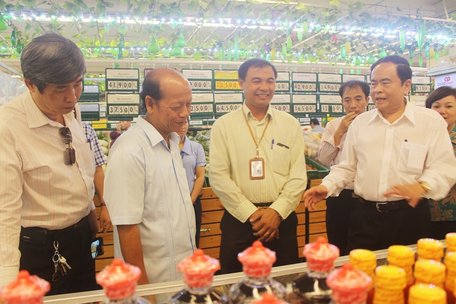 Siêu thị Co.op Mart Vĩnh Long hiện đang cung ứng 95% hàng Việt đến người tiêu dùng.