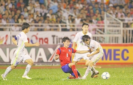 Các cầu thủ trẻ Hoàng Anh Gia Lai (áo trắng) từng gặp Hàn Quốc tại Giải bóng đá U21 quốc tế Báo Thanh Niên 2016.