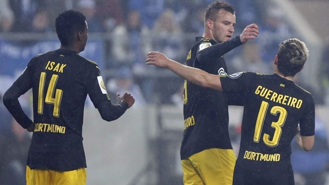 Dortmund thắng dễ dàng 5-0.