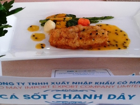 Món cá tra sốt chanh dây.
