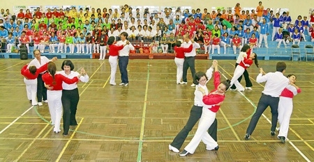 CLB Khiêu vũ tỉnh Trà Vinh biểu diễn.