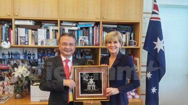 Đại sứ Ngô Hướng Nam và Ngoại trưởng Australia Julie Bishop tại buổi chào xã giao. (Nguồn: Đại sứ quán Việt Nam tại Australia)