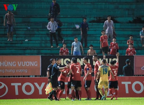 FLC Thanh Hóa thắng 2 - 0 trước Long An nhờ pha 