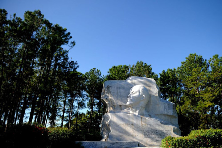 Tượng đài Vladimir Ilich Lenin trong công viên mang tên vị lãnh tụ Xô Viết này tại La Havana.