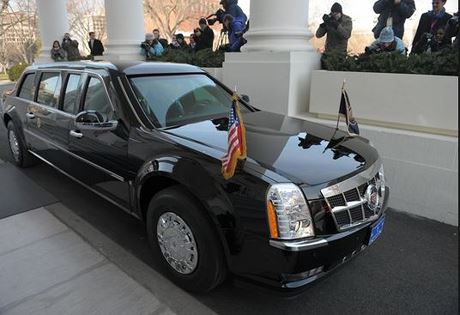 Cadillac One, Limo One hay The Beast là những tên gọi quen thuộc của chiếc xe bọc thép phục vụ Tổng thống Mỹ. Chiếc Limousine bọc thép này được sử dụng để hộ tống Tổng thống Mỹ Donald Trump. Với trọng lượng 8 tấn, chiếc xe được làm bằng thép cường lực, có khả năng miễn nhiễm với súng đạn, bom mìn, giúp xe không bị biến dạng khi va chạm và duy trì hệ thống điện trên xe.