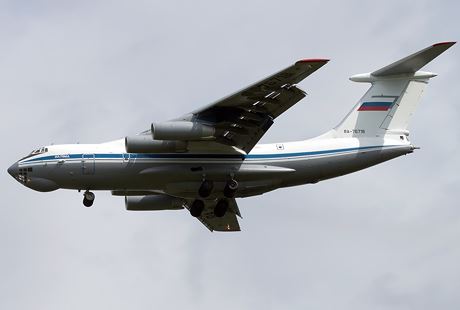 Il-76 có thể thực hiện các nhiệm vụ khác nhau như chở và thả quân đổ bộ đường không gồm cả người và khí tài hạng nặng như xe tăng hoặc thiết giáp.