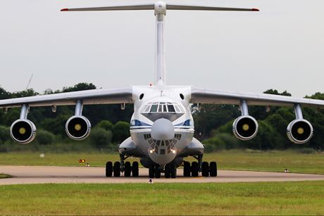 Tải trọng hữu ích của Il-76 từ 42-48 tấn, đủ sức chứa vừa 1 chiếc xe tăng chiến đấu chủ lực như T-72.