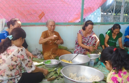 Thường xuyên tổ chức họp mặt, sinh hoạt, tìm hiểu để nắm các nguy cơ bạo lực và kịp thời ngăn chặn bạo lực gia đình. Ảnh minh họa