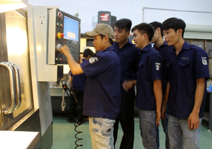 Sinh viên cần được thực học, thực hành và thực nghiệp.