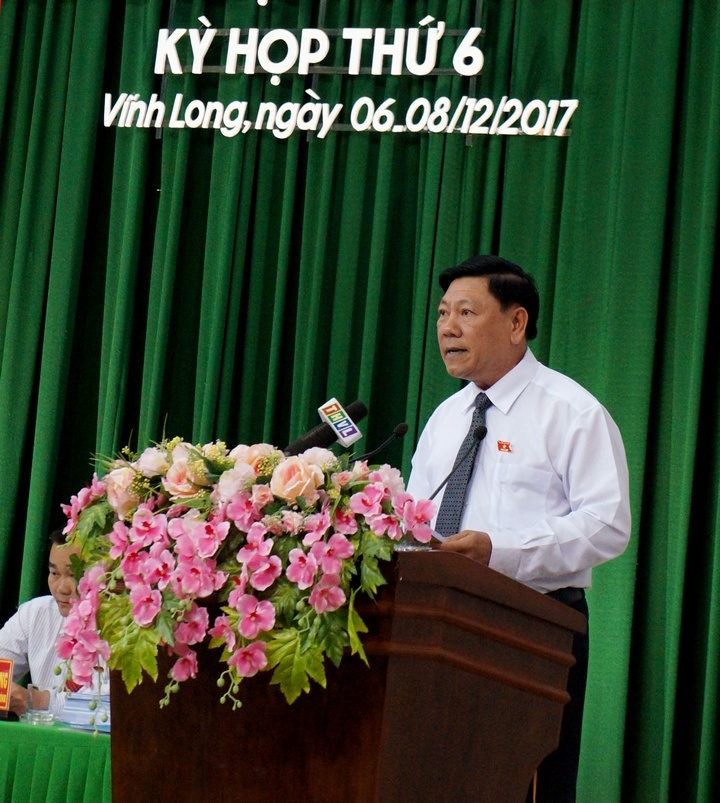 Ông Trần Văn Rón- Uỷ viên Ban Chấp hành Trung ương Đảng- Bí thư Tỉnh ủy, Trưởng Đoàn Đại biểu Quốc hội đơn vị tỉnh Vĩnh Long phát biểu chỉ đạo tại kỳ họp