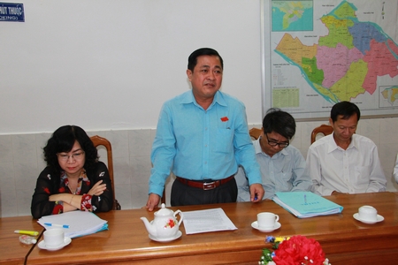 Đại biểu tham gia thảo luận tại tổ về các báo cáo, tờ trình được trình tại kỳ họp.