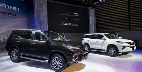 “Thánh lật” Toyota Fortuner xếp hạng bét trong danh sách Top 10 mẫu xe bán chạy nhất tháng 11/2017.