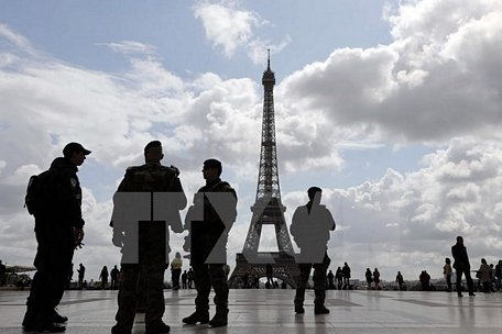 Cảnh sát Pháp tuần tra tại Paris. (Nguồn: AFP/TTXVN)