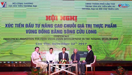 Các đại biểu thảo luận về chuỗi giá trị thực phẩm của vùng.